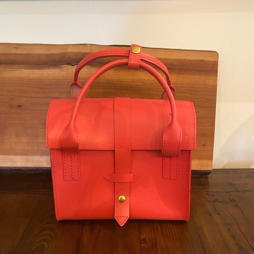III Beca purse